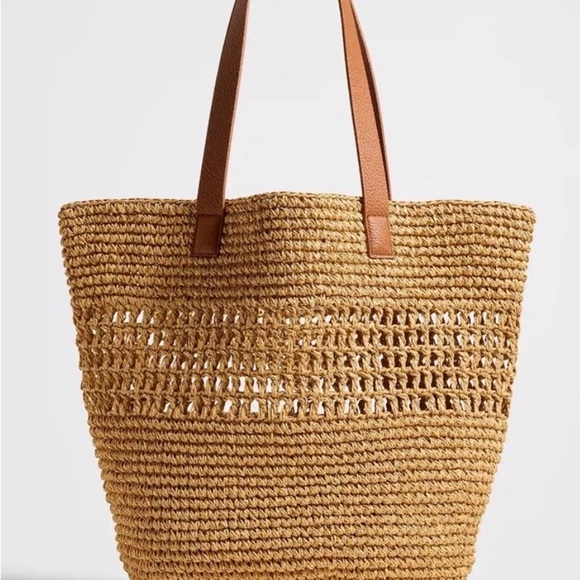 Banana Republic Handbags - Banana Republic Raffia and Leather Tote
